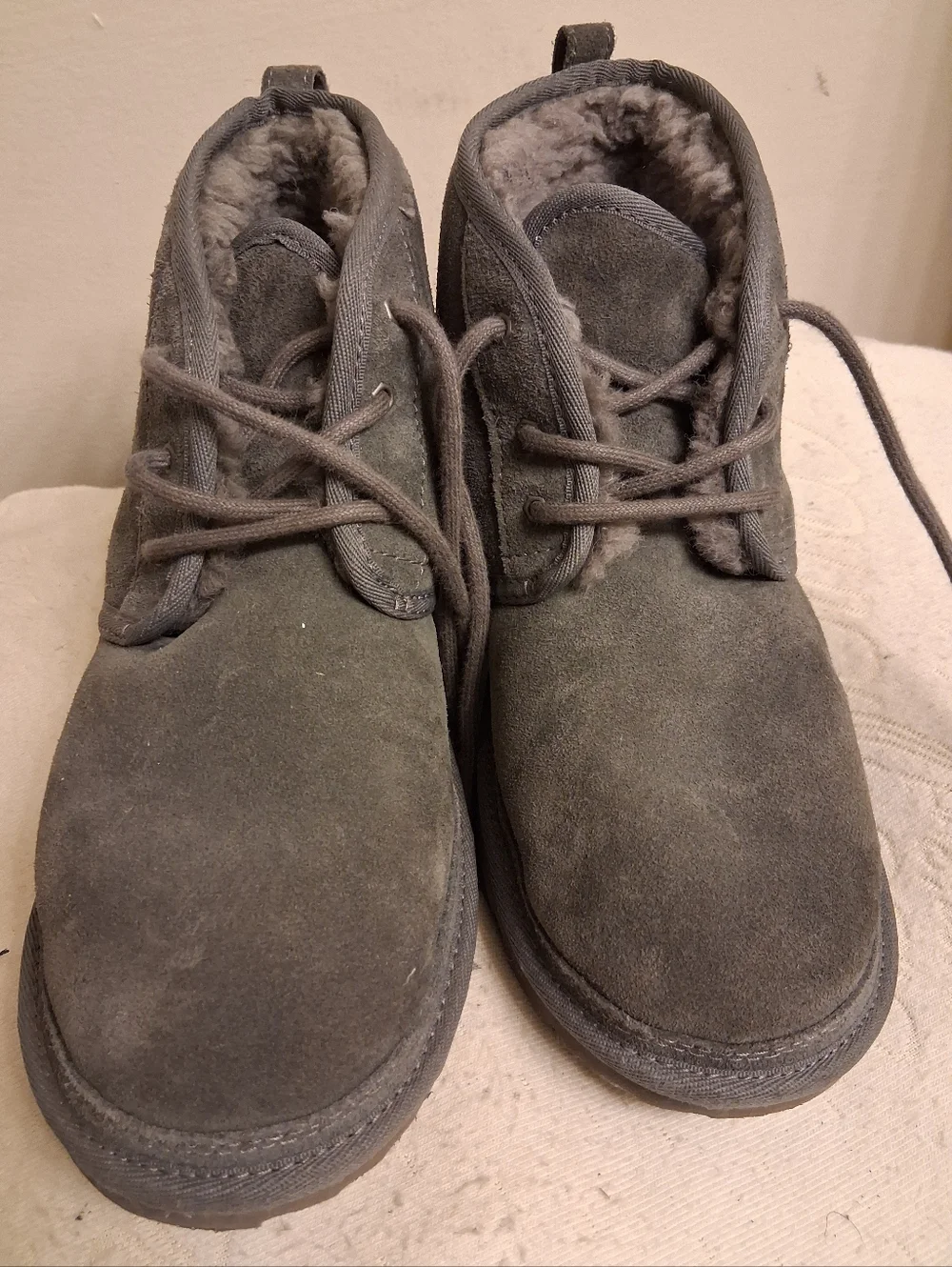 Mens UGG gray Suede Winter Boots with Sherpa Lining Sheepskin Size 6, Fit for 5